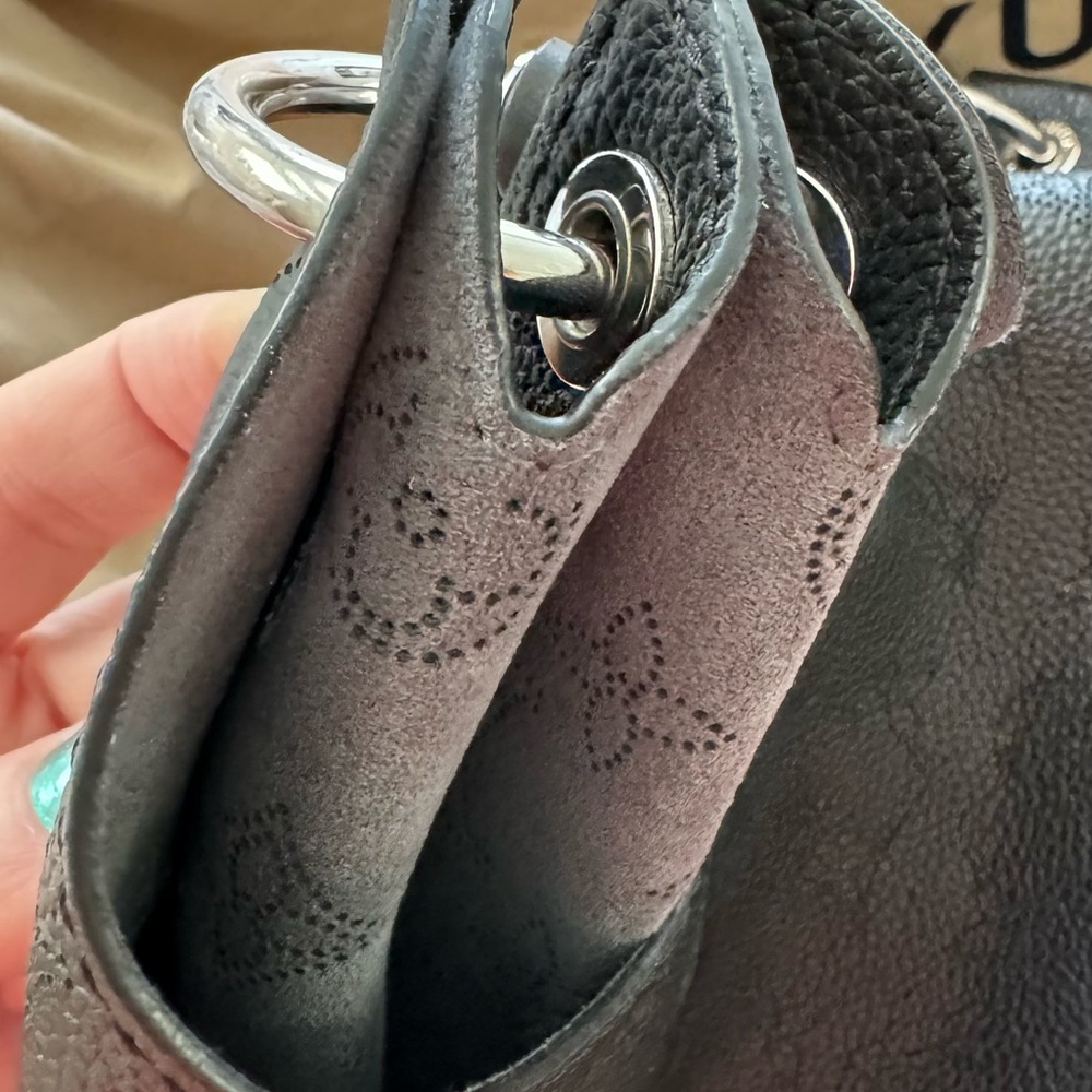 LOUIS VUITTON Carmel bag MAHINA Black with silver hardware EXCELLENT CONDITION - Picture 16 of 17